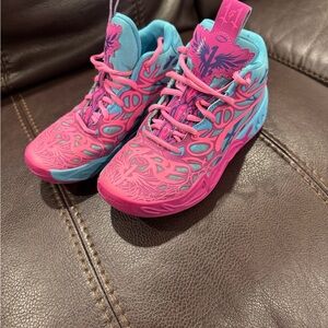 Puma Lamelo Ball MB 04 Kids Iridescent Hornets size 1 Sneakers
